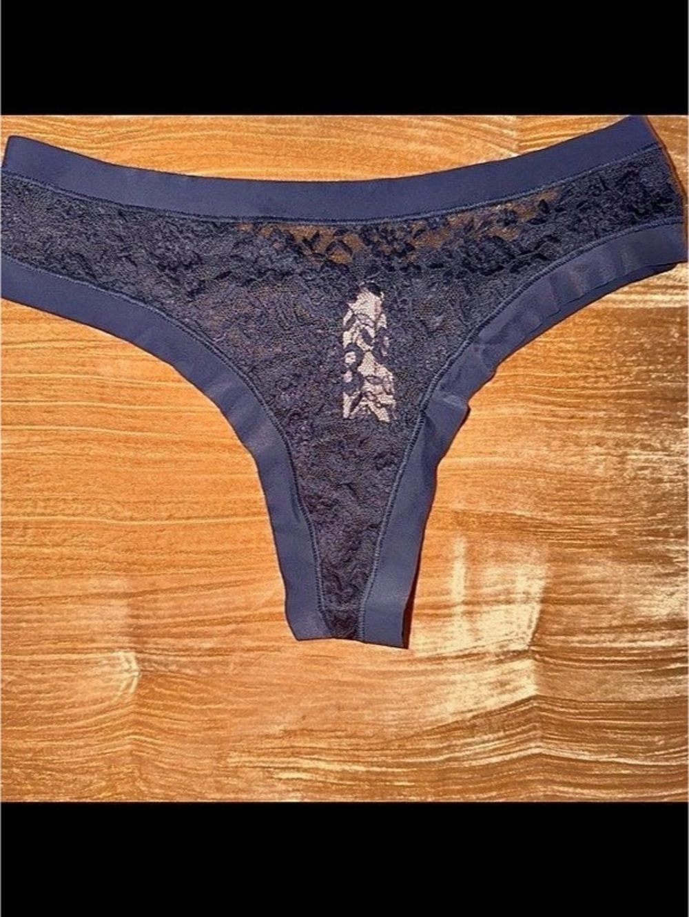 Victoria's Secret Lace Thong Panty Medium